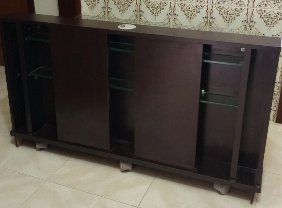 Móvel TV de vidro e madeira