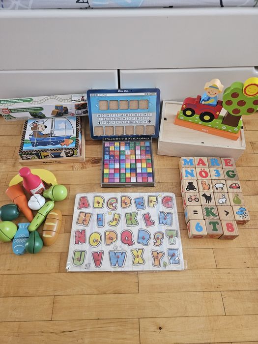 Розвиваючі іграшки,кубики,вкладиші,сортер,магнітний конструктор