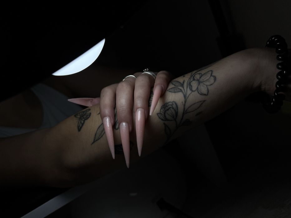 Маникюр ,нарощення, педикюр