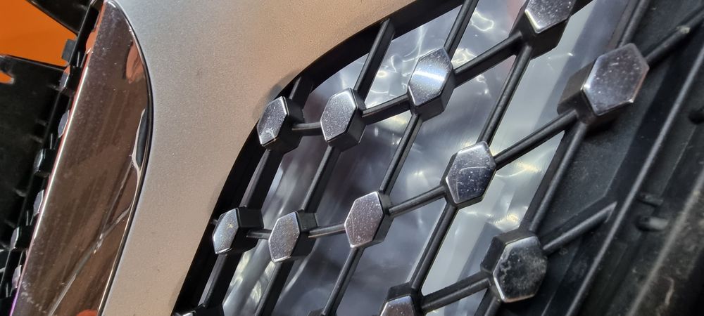 Grelha mercedes Cls