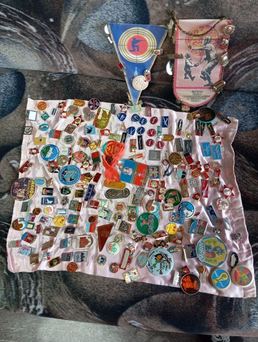 Продам значки СССР