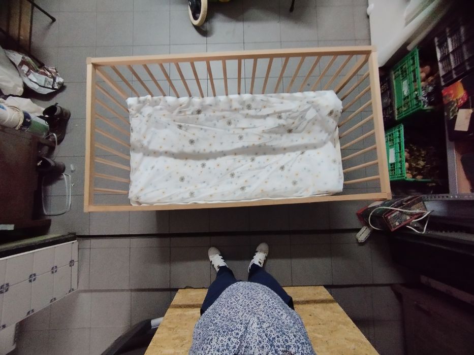 Berço SNIGLAR IKEA c/colchão, protetor de colchão, lençóis e protetor