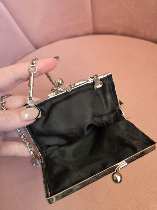 Mała eleganckie torebka na łańcuszku