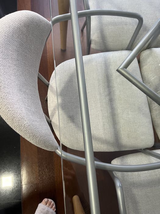 Vendo mesa vidro e 4 cadeiras