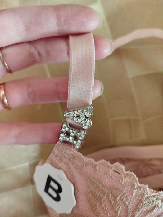 Бюстгальтер Intimates 70В