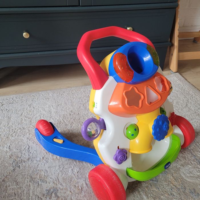 Pchacz chodzik  Chicco efekty dźwiękowe