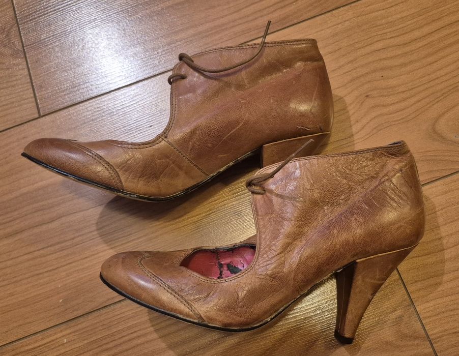 Buty skórzane na obcasie