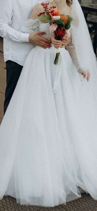 Весільна сукня з шлейфом