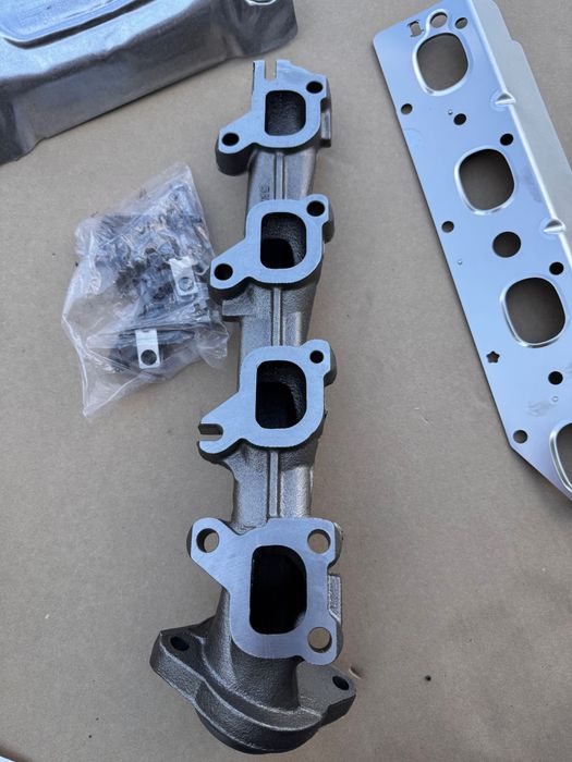 Kolektor Wydechowy Prawy Doga RAM 1500 DT 2019- 5.7 V8 HEMI 68591572AC
