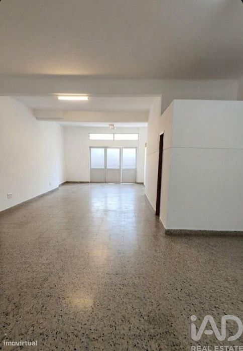 Loja / Estabelecimento Comercial em Faro (Sé e São Pedro) de 111,00 m2