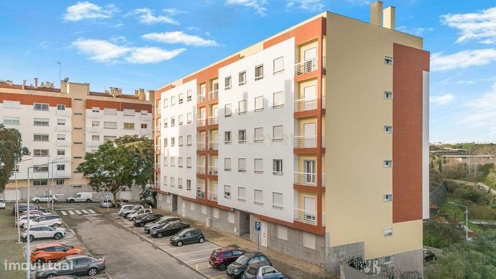 Apartamento T3 com Duas Frentes, Parqueamento e Arrecadação – Prior Ve