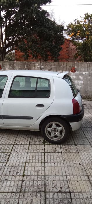 Renault Clio 1.9, 2001 - Avariado