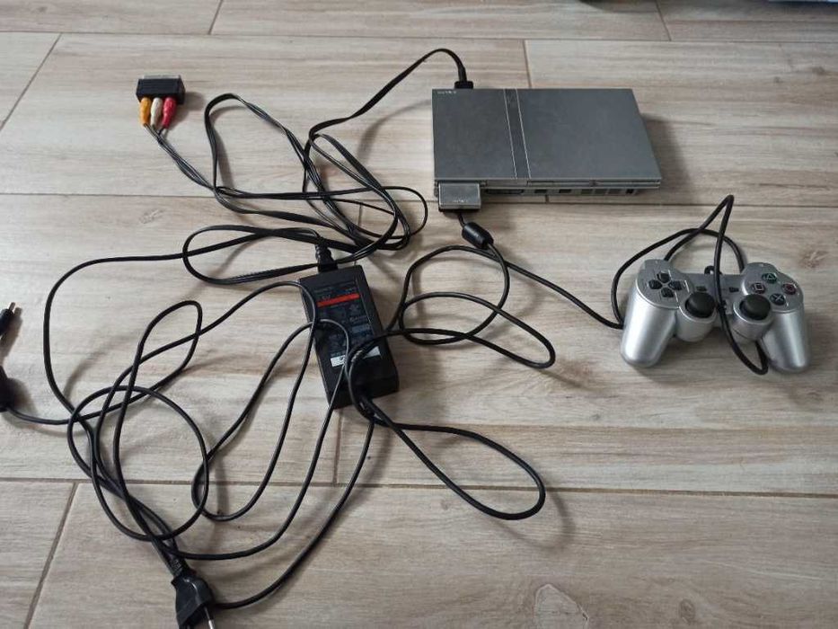 Play Station Slim Silver (SCPH-70003)+ Pad+karta pamięci