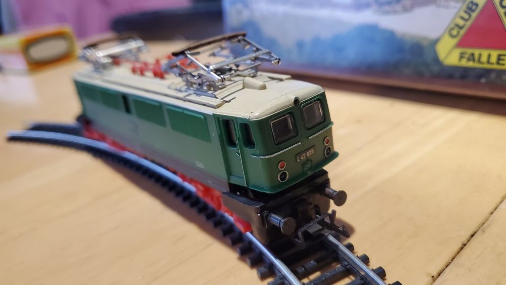 Elektrowóz E42 firmy Zeuke Bttb skala TT