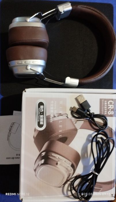 Блютуз наушники накладные,сочн.басс,встроен.мр3 плеер.Новые