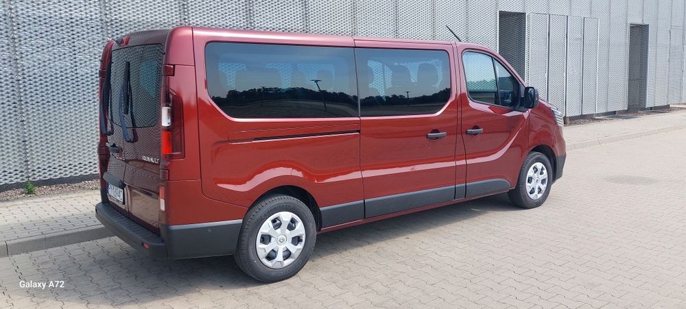 Wynajem Busa 9 osobowego Wypożyczalnia bez limitu kilometrów