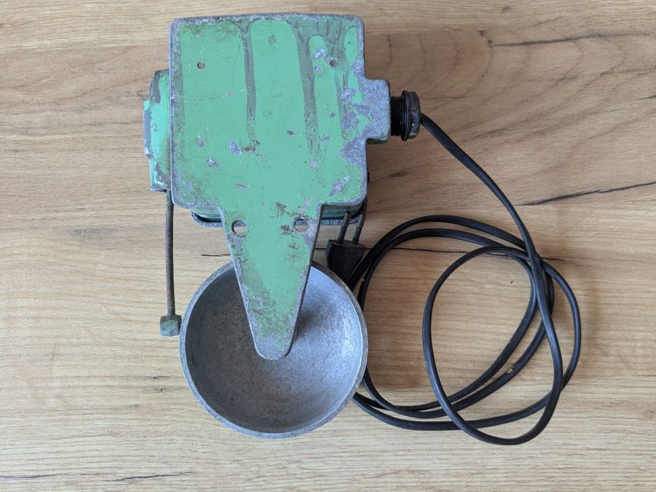 Zabytkowy działający dzwonek elektryczny 1975 PRL