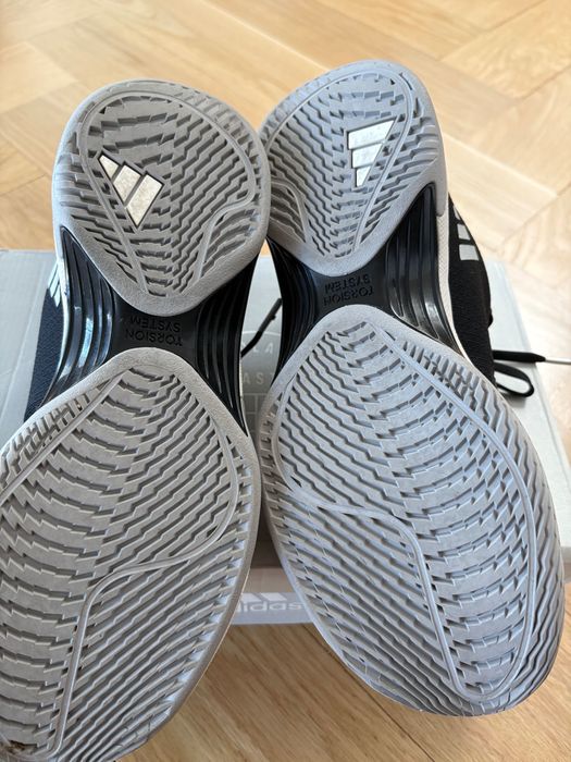 Adidas black trainers for padel / tennis