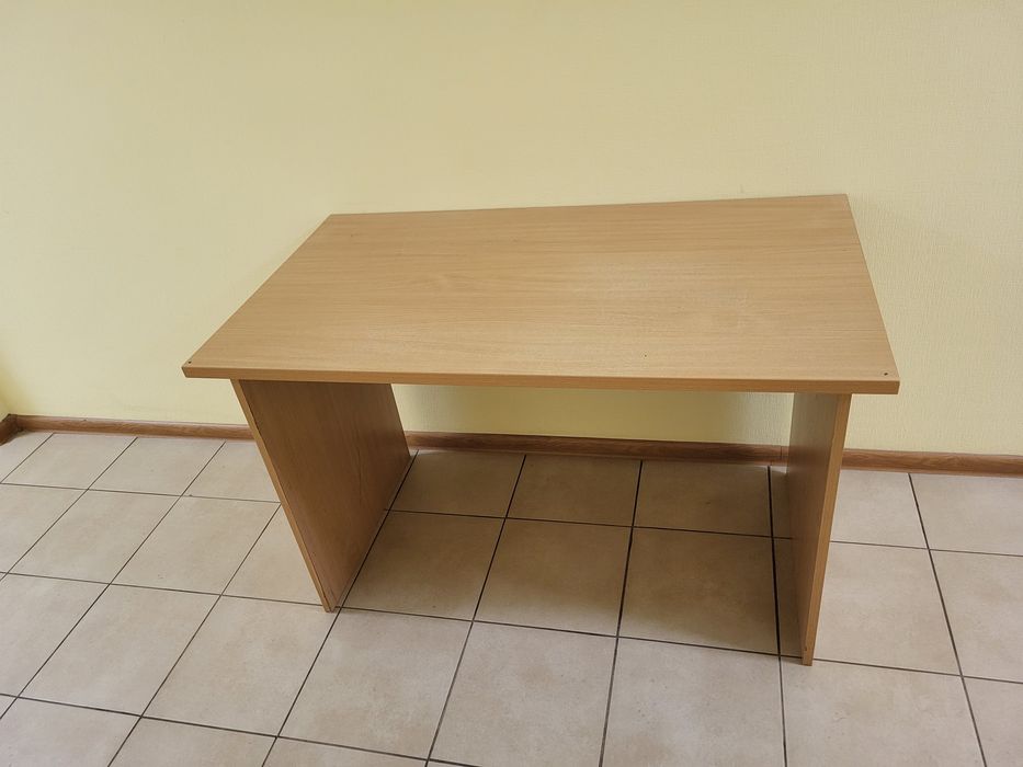 Продам офісний стіл б у, в наявності 6 столів