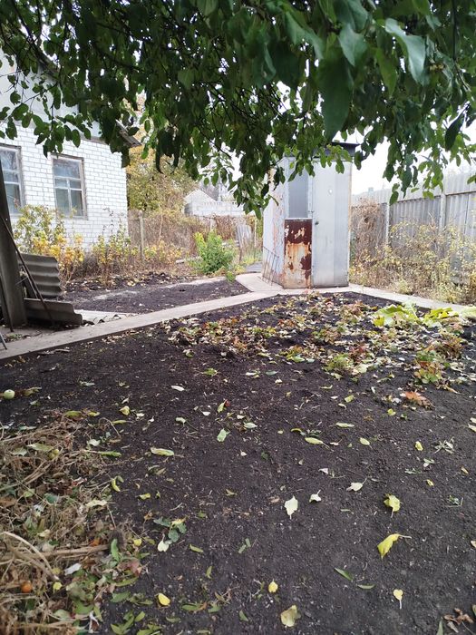 Продам 1/2 будинку на Нових домах.