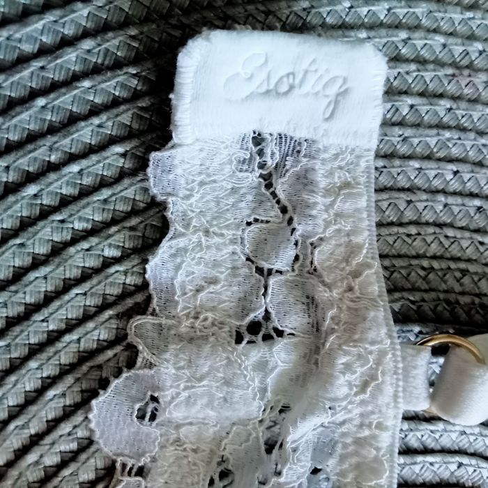 Biustonosz koronkowy, ecru Esotiq 70D