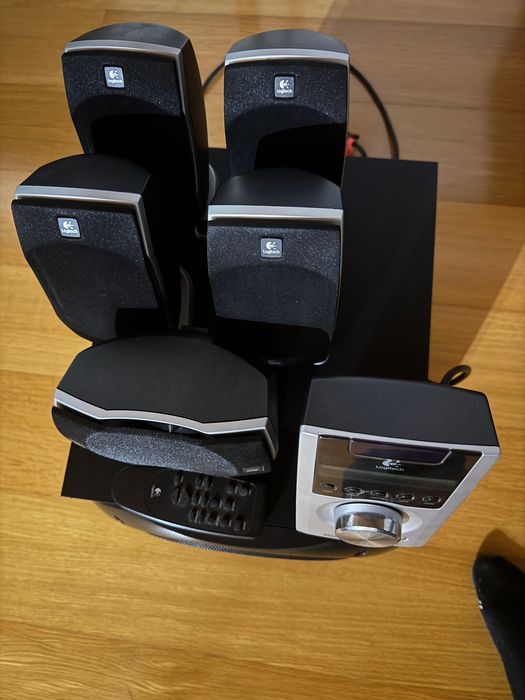 Vendo Logitech Z5500 em excelente estado.