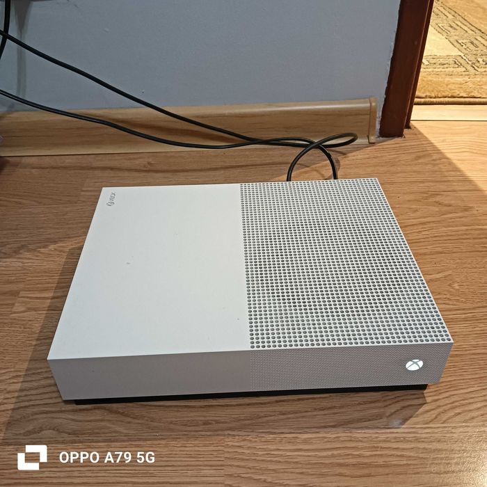 Sprzedam Xbox One S 1TB