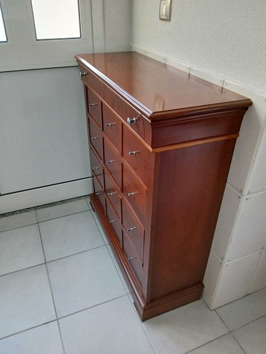 Sapateira em cerejeira