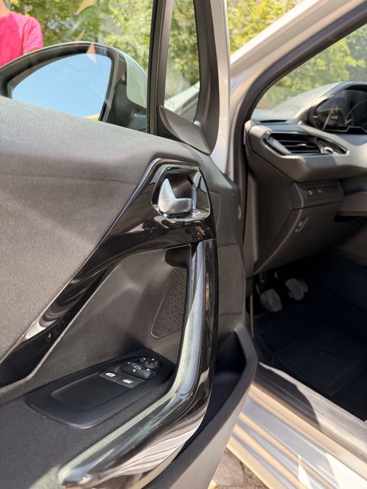 Peugeot 208 (2018) 1.2