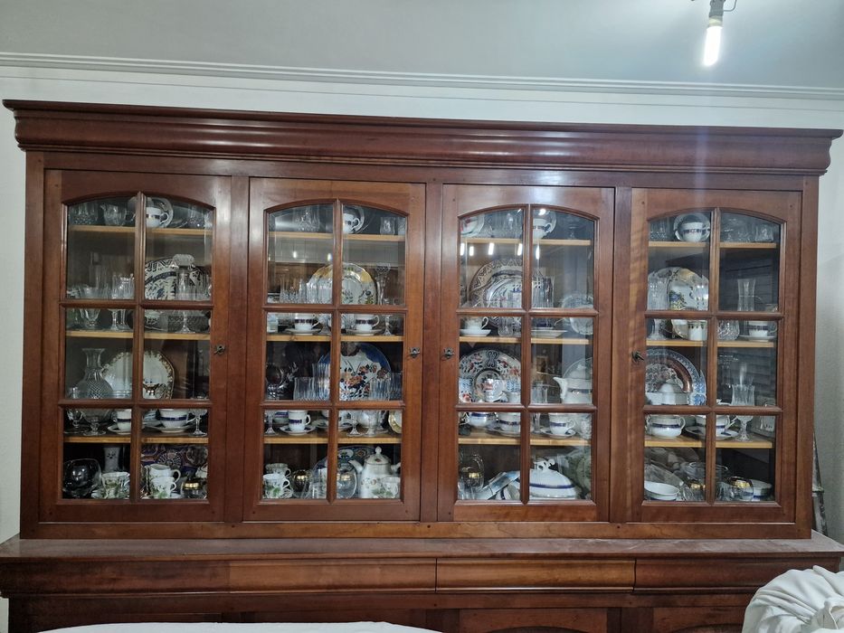 Movel madeira maciça cerejeria com portas em vidro