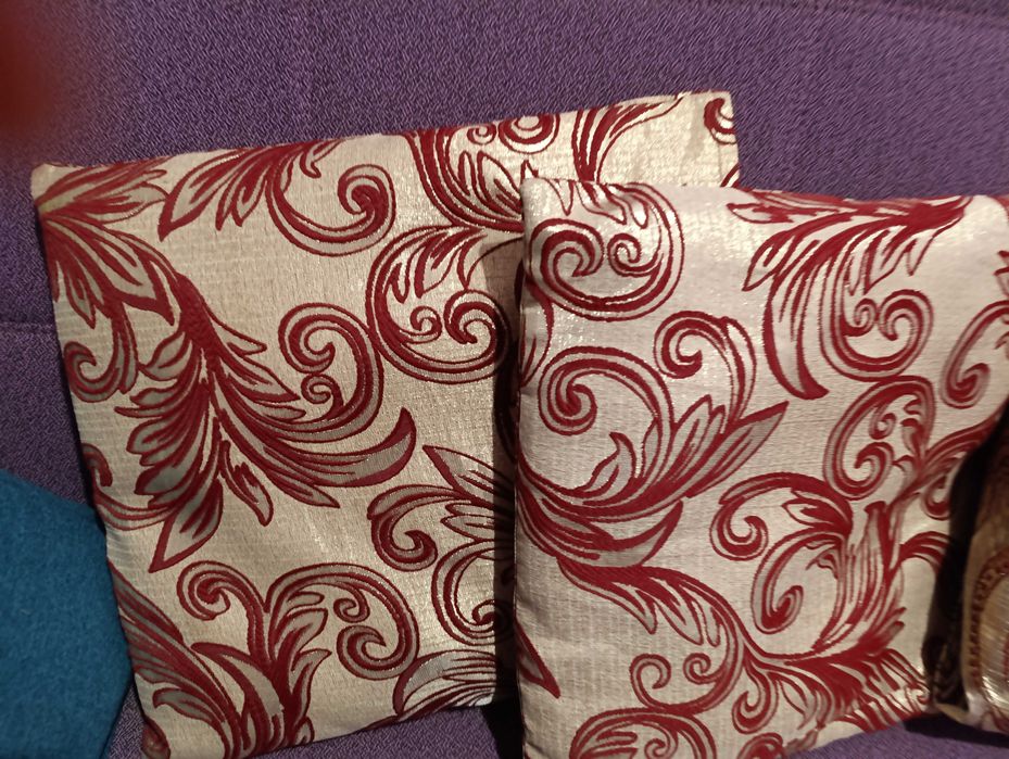 Подушки декоративні в ідеальному стані.