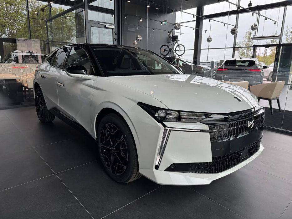 DS Automobiles N°4