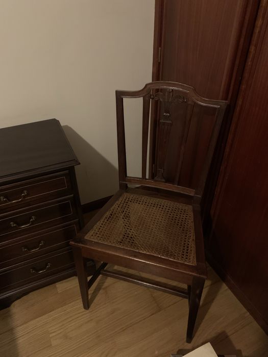 Cadeira madeira e palhinha