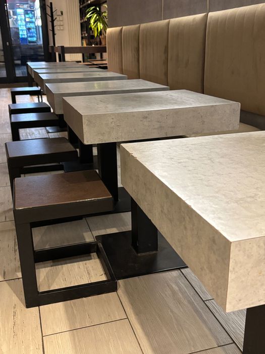 Sprzedam stoliki na stalowych nogach + bardzo wytrzymałe hokery