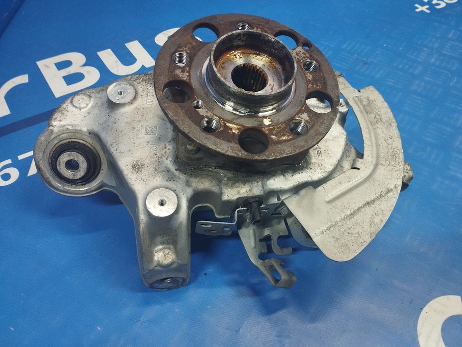 Ступиця (кулак цапфа) задня права AMG E 63 S