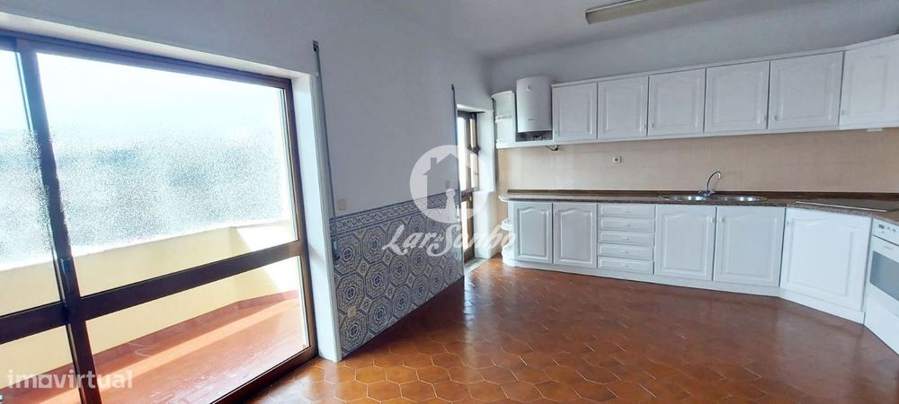 Apartamento T1 com terraço de 50m2 a 500m da praia da Amorosa, Vian...