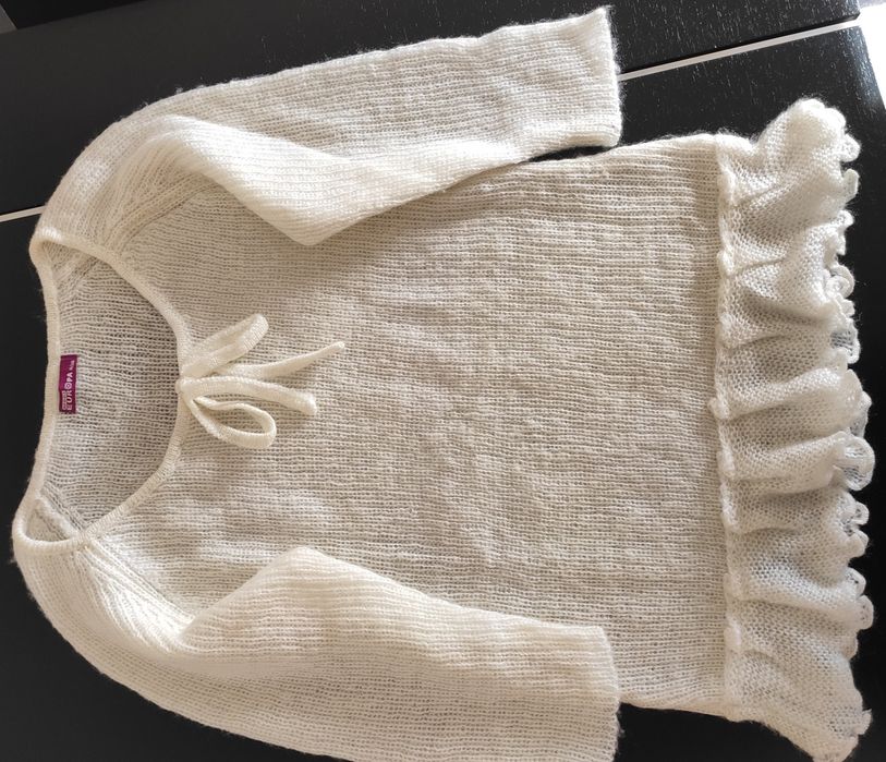 Camisola branca, manga 3/4, malha leve. Lã,viscose e acrílico. Veste M