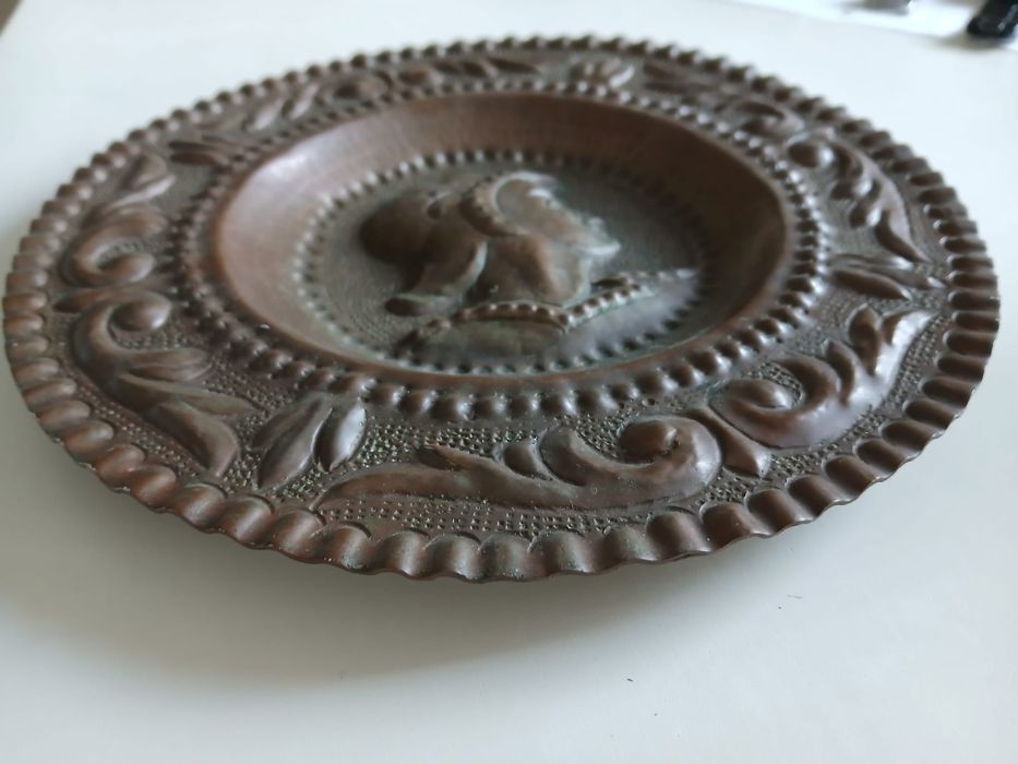 Prato decorativo em bronze