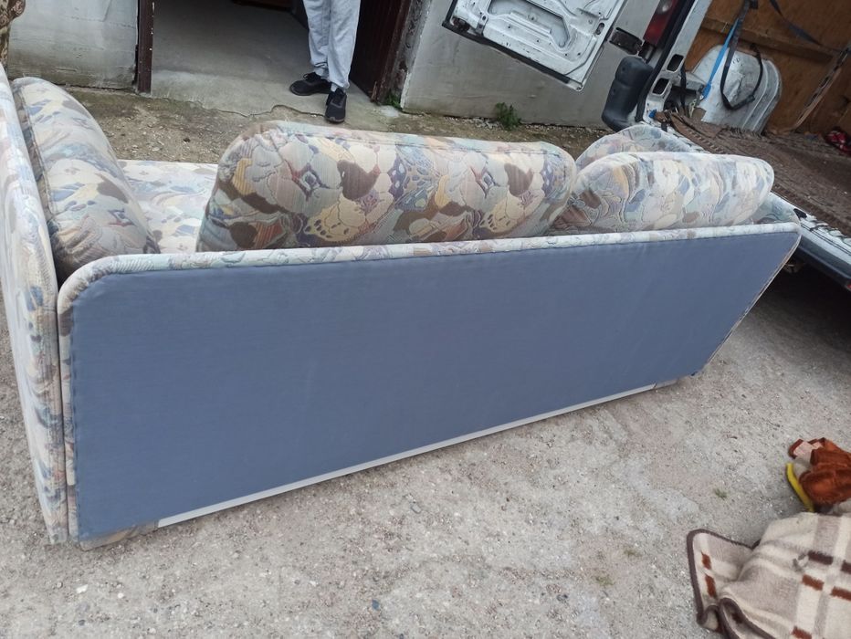 Tapczan jednoosobowy ze skrzynia na pościel