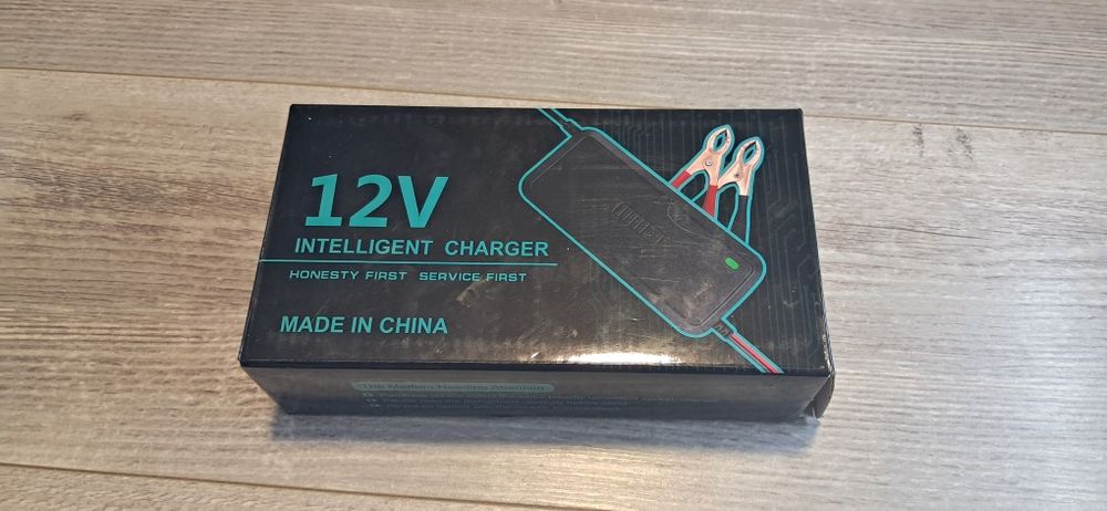 Продам зарядний пристрій та АКБ.