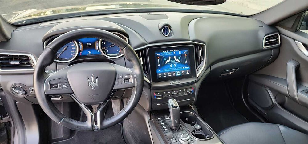 Maserati Ghibli      2019