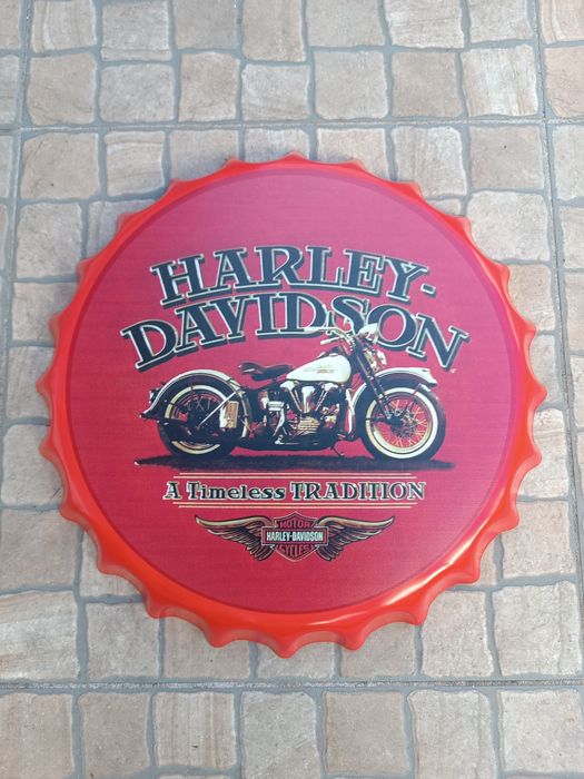 Carica em metal decorativa 40,50cm de diâmetro