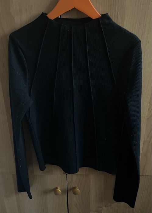 Чорний лонгслів