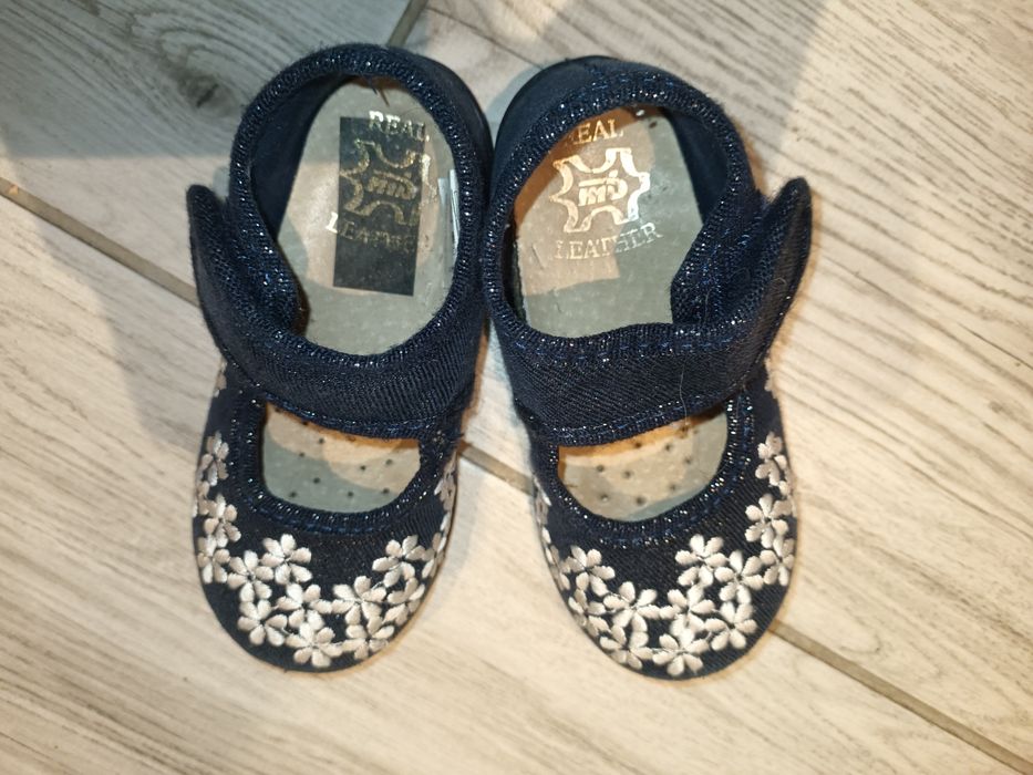 Buty dla dziewczynki r 22