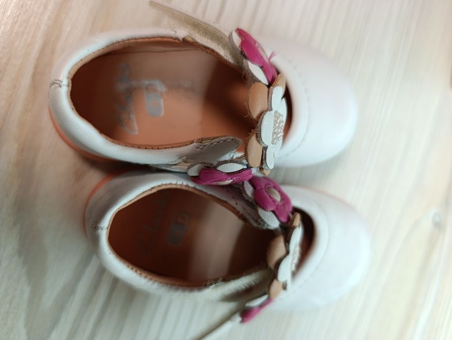 Взуття для дівчинки