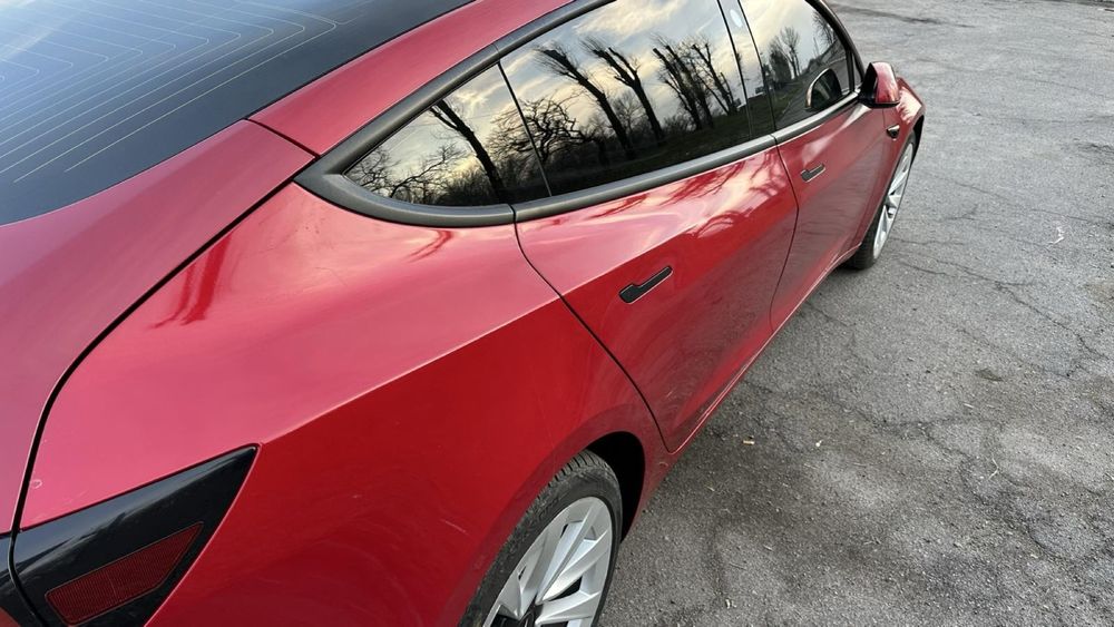 Tesla model 3 2022рік