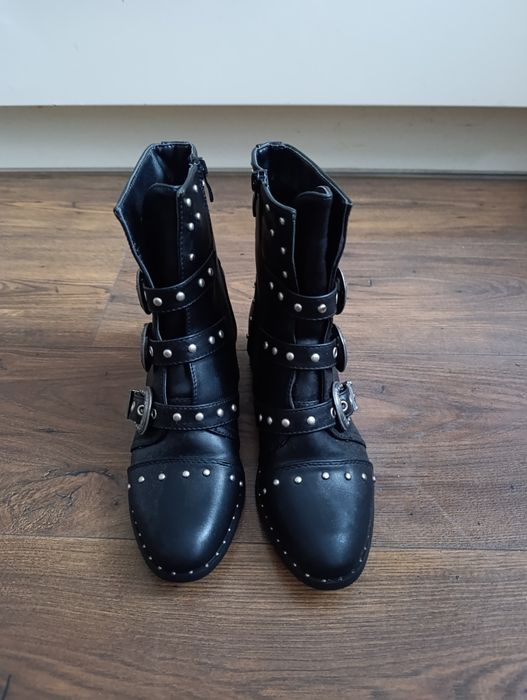 Botki damskie z ćwiekami