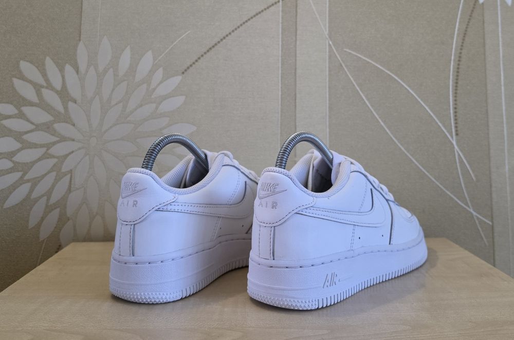 Білі кросівки Nike Air Force 1 Le оригінал р.38