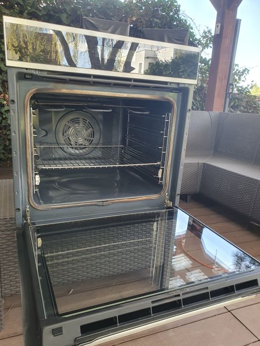 Piekarnik z pyrolizą marki Electrolux