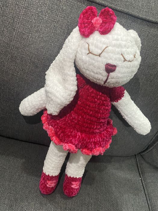 Coelhinha de veludo Amigurumi